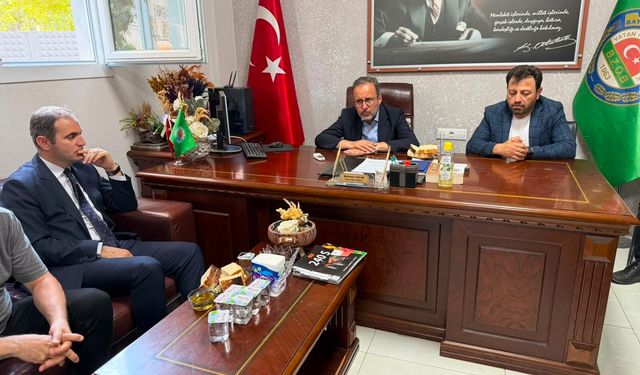 Kasapoğlu Bayındır'da esnaf, üretici ve gençlerle buluştu