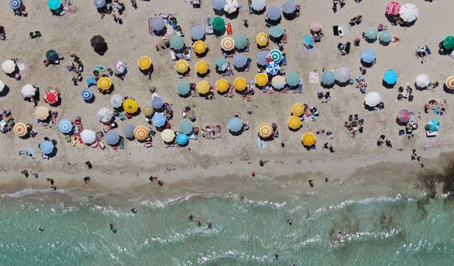 İzmir sıcaktan bunaldı, herkes Çeşme'ye koştu!