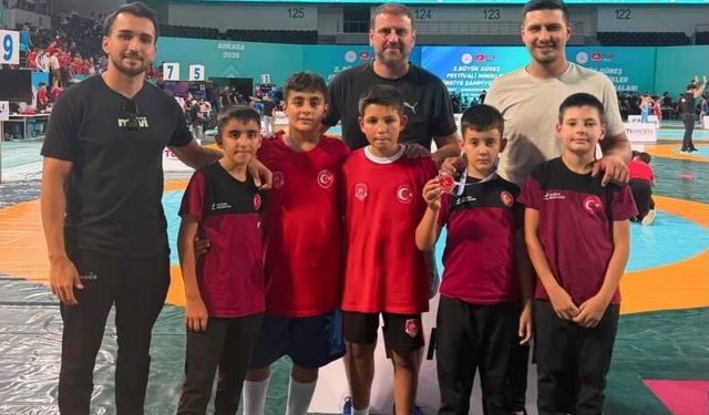 Aliağalı minik güreşçilerden Türkiye Şampiyonası'nda başarı!