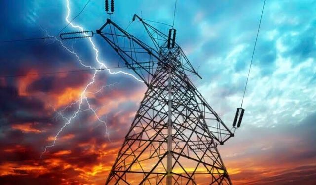 Alsancak isyan etti! Elektrik kesintileri esnafı vurdu