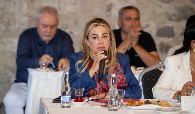 Basın İlan Kurumu yerel basınla İzmir'de buluştu