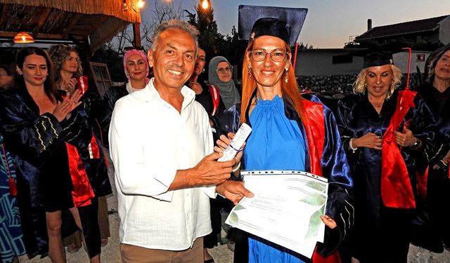 Çeşme'de 31 kursiyer usta aşçı belgesini aldı