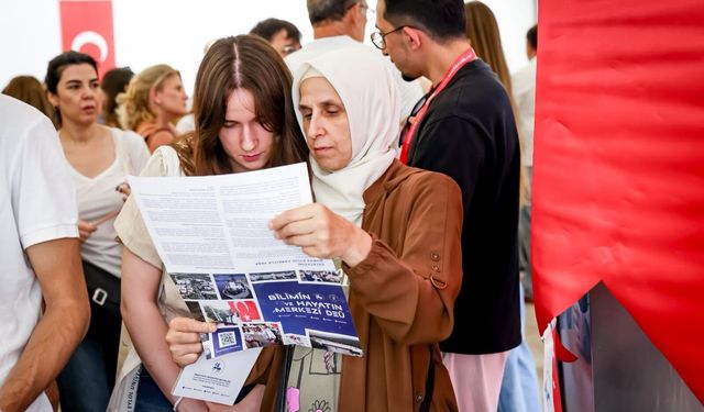 DEÜ, Tercih Fuarı'nda aday öğrencilere rehber oldu