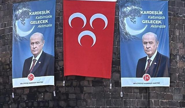 DEM Parti’nin merkezine asılan poster gündem oldu!