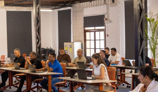 İzmir Büyükşehir'de yapay zekâ hamlesi: 428 personel eğitim aldı