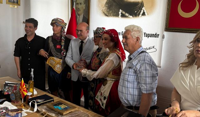 Efes Selçuk’un halk oyunları ekibi Akşehir’de alkış topladı