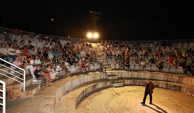 Efes Selçuk'ta 'Haybeden Gerçeküstü Aşk' Sahneye Damga Vurdu