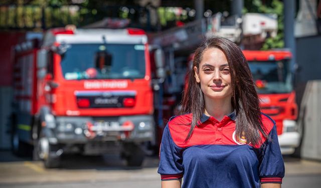 İzmir İtfaiyesi'nin ilk kadın şoförü ön yargıları aşıyor
