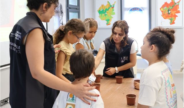 Efes Tarlası'nda çocuklar yazı tarım eğitimiyle geçirdi