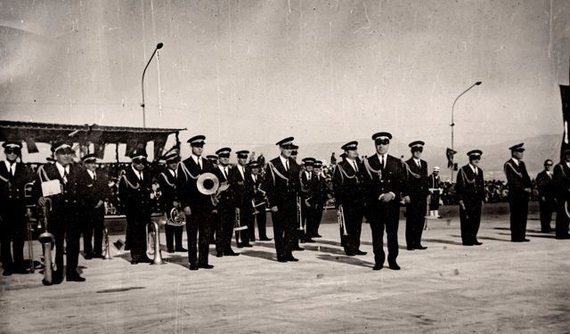 İzmir Bandosu kentin hafızasını ezgilerle yaşatıyor