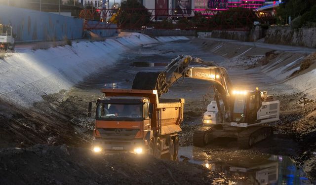 İzmir’de dere temizliği hız kesmiyor: Sırada Manda Çayı var