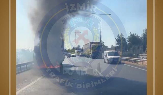 İzmir otoyolunda araç yangını