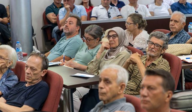 Karşıyaka'da kentsel dönüşüm toplantısına yoğun ilgi
