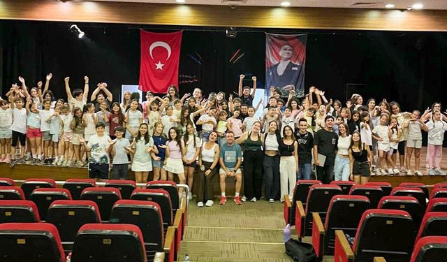 Karşıyaka’da tiyatronun yeni yıldızları sahneye hazırlanıyor