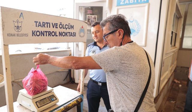 Konak'ta pazarlarda güvenli alışveriş dönemi