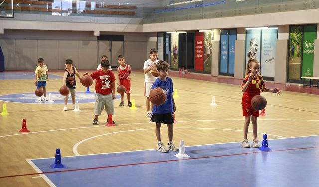 Konak Belediyesi'nden çocuklara ve kadınlara ücretsiz spor fırsatı