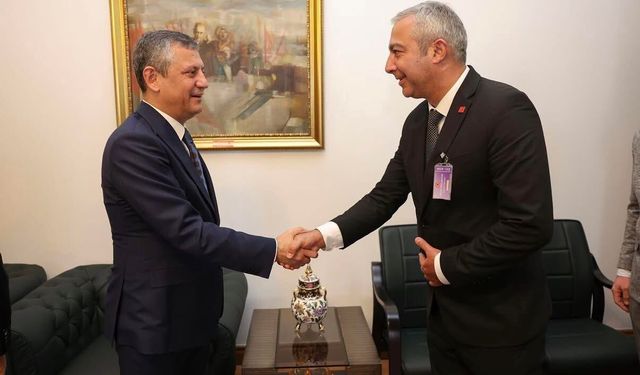 İhraç edildi, rotasını açıkladı: 'Özgür Bey ile yürümeye devam edeceğiz'
