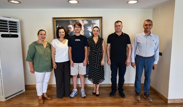 Efes Selçuk'un gururu Emirhan Kaptan'a anlamlı kutlama