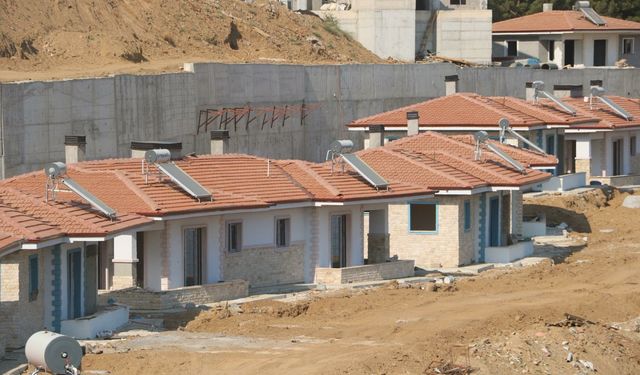Yangında evi kül olmuştu; Şimdi taşınmak için gün sayıyor!