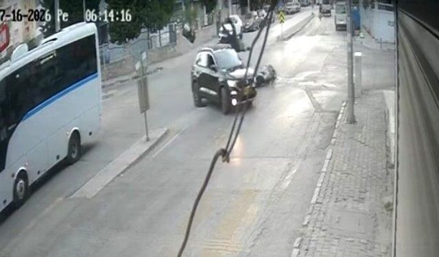 Buca’da motosiklete çarpıp kaçan otomobil kamerada!