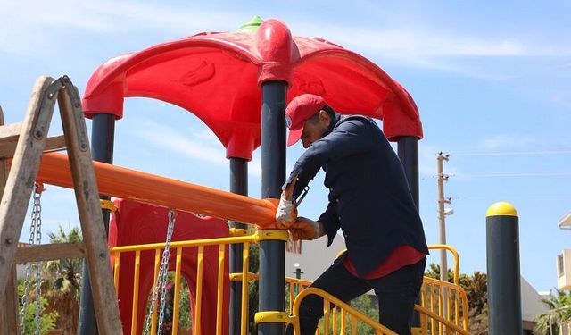 Menderes'te çocuk parklarına yenileme dokunuşu