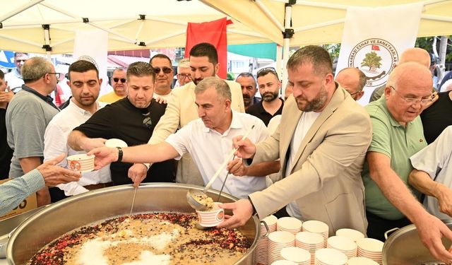 Pınarbaşı’nda aşure bereketi: Gönüller aynı sofrada buluştu
