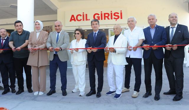 Çeşme Devlet Hastanesi’nin yenilenen acil servisi törenle açıldı