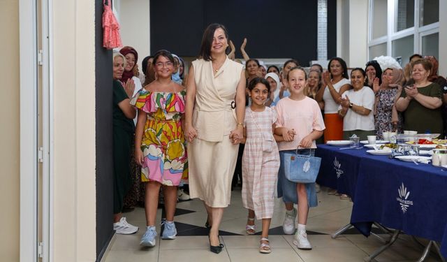 Karabağlar'da Tekstil Akademi'nin ilk mezunları ürünlerini sergiledi