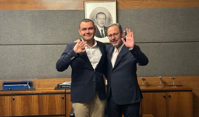 Kasapoğlu'ndan Kuzey Kanalı'nı geçen Tuna Tunca'ya tebrik!