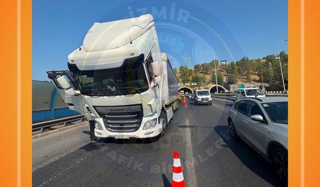 İzmir otoyolu’nda arızalanan çekici trafiği kilitledi