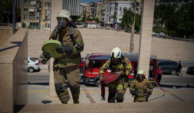İzmir'de afet provası gerçeğini aratmadı