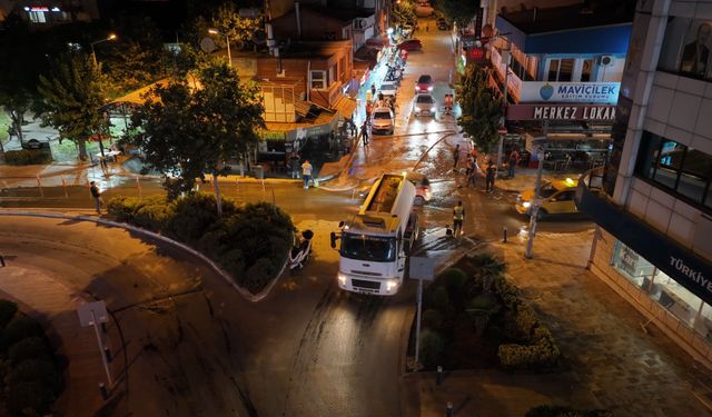 Seferihisar’da yol yıkama çalışmaları ilçe genelinde devam ediyor