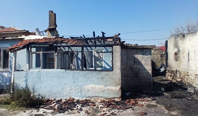 Eskişehir’de müstakil ev alevlere teslim oldu