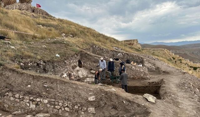 Bayburt Kalesi’nde tarihin İlk Tunç Çağı izleri çıktı