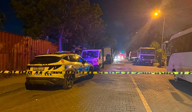 Tır garajında yangın: 5 araç kullanılamaz hale geldi