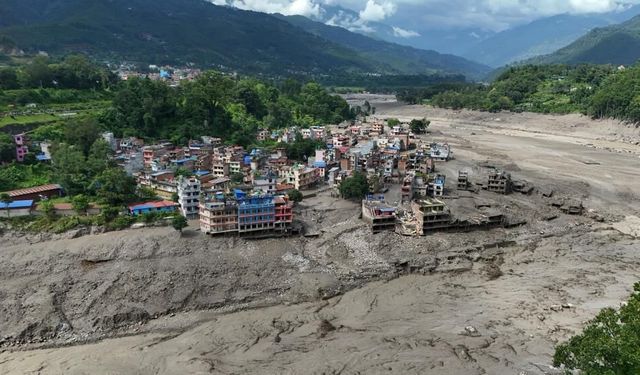 Nepal’de sel felaketi: Köyler sular altında kaldı!