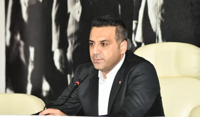 İzmir’de belediye başkanının makam aracı kurşunlandı!