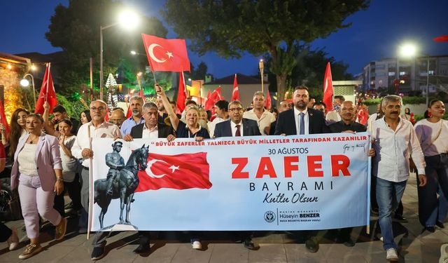 Buca’da 30 Ağustos coşkusu sokaklardan taştı