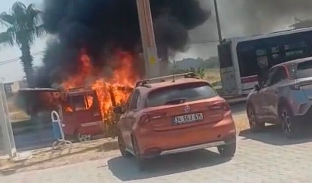 Buca'da otomobil alev alev yandı!