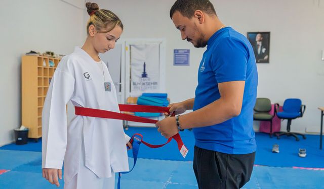 İzmir’de ücretsiz spor fırsatı! Binlerce çocuk katıldı
