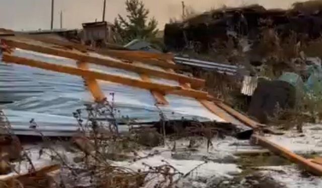 Çıldır'da dolu ve fırtına hasara yol açtı