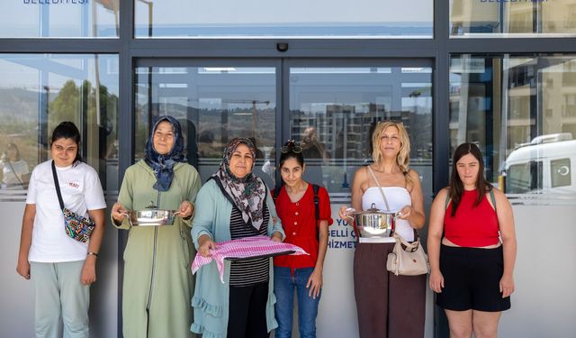 İzmir’de anneler için Dayanışma Mutfağı