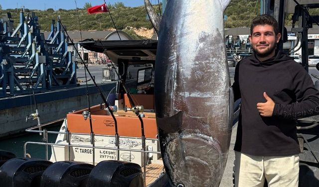 Sığacık’ta 260 kiloluk dev orkinos yakalandı