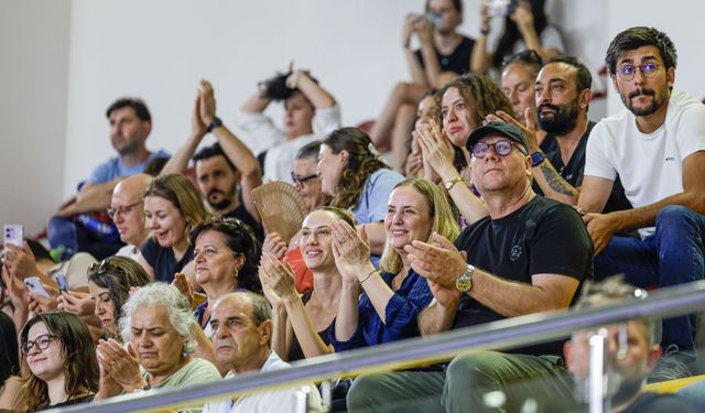İzmir’de Balkan rüzgarı! Final gecesi coştu