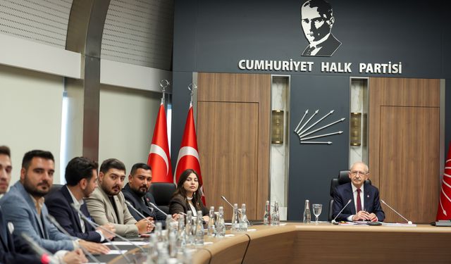 Kılıçdaroğlu, CHP Gençlik Kolları yönetimiyle buluştu