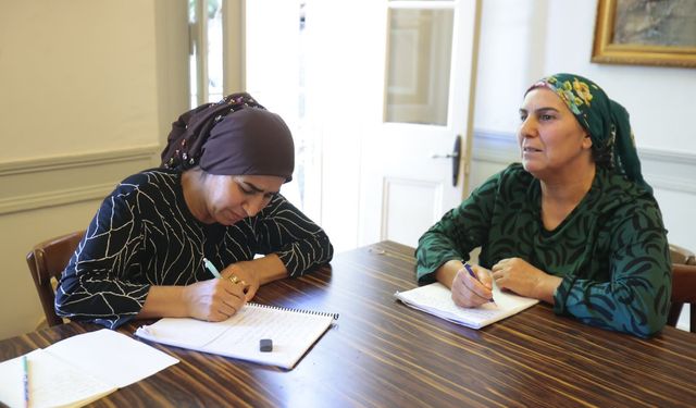 Konaklı kadınlar okuma yazma kursunda hayallerine kavuşuyor