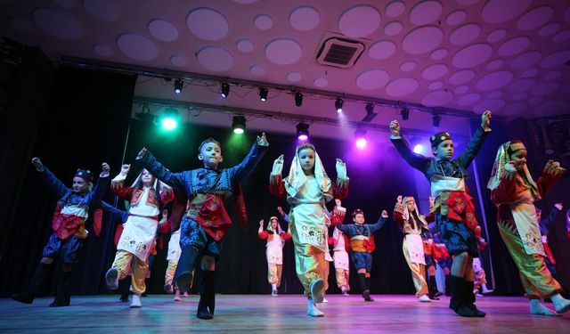 Karşıyaka’da gençler için ücretsiz halk dansları kursu
