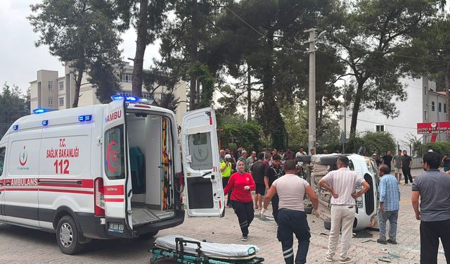 Kavşakta feci çarpışma: 5 kişi yaralandı