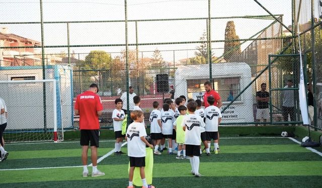 Çeşme’de sahalar yenilendi, şenlik başladı