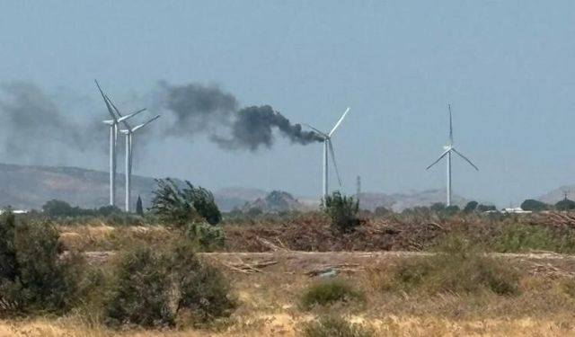 Bergama’da rüzgar türbini alev alev yandı!